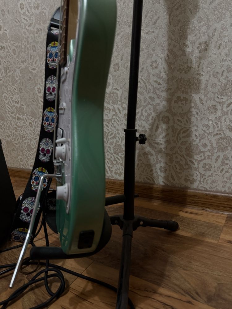 Продаю электрогитара Ibanez GRX 40 + комбоусилитель +все нужные вещи