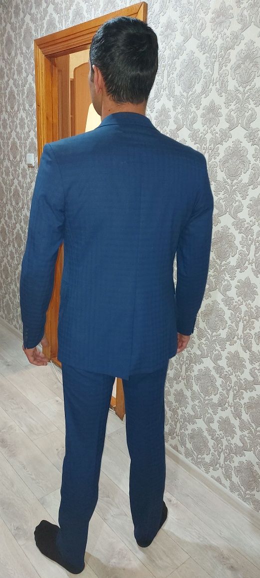 Продам костюм турецкий.  Носили немного. Б.у. 48-50