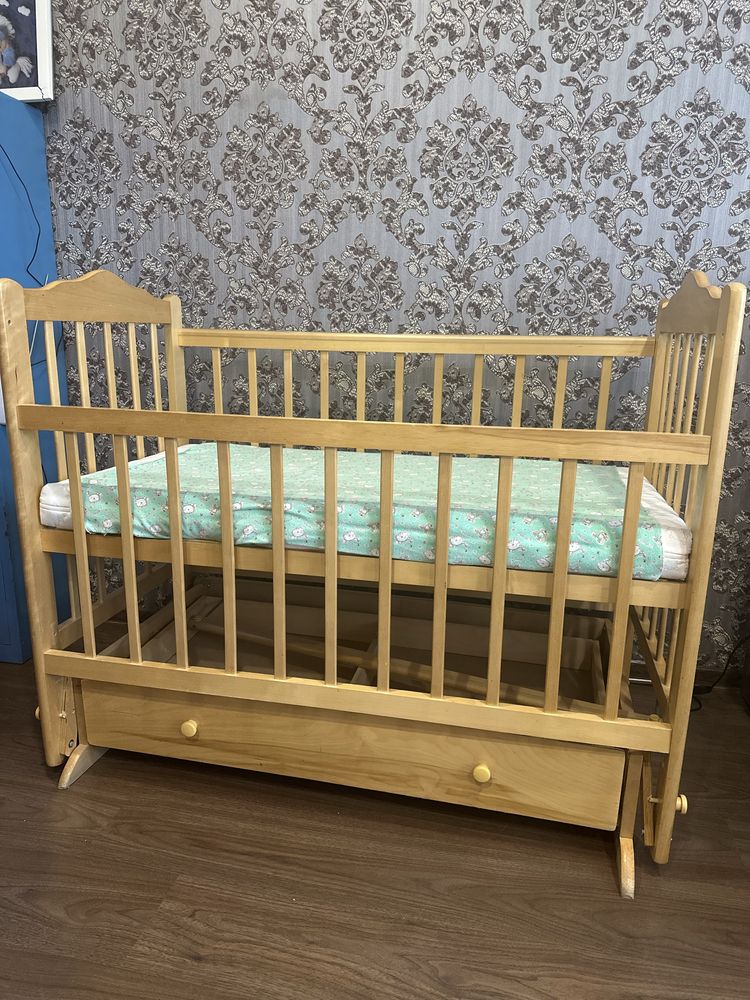 Продам детскую кроватку