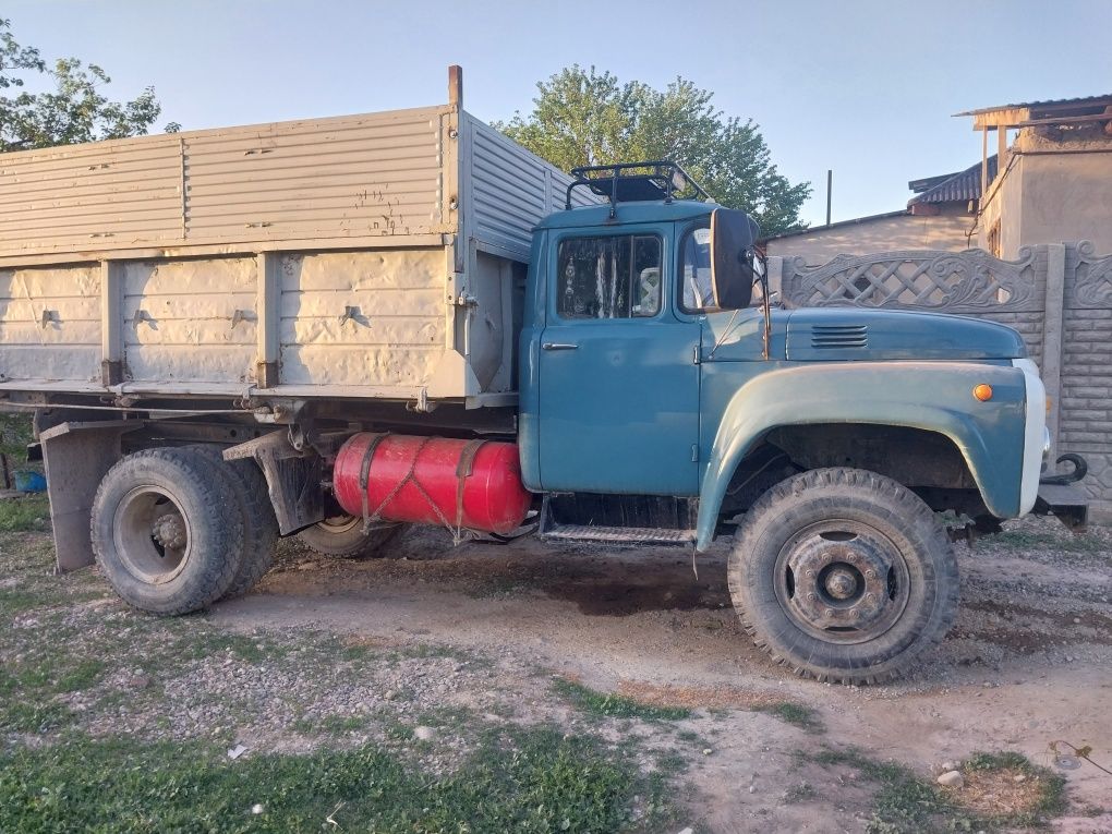 Погрузчик услуги и зил и камаз. Опытный оператор.