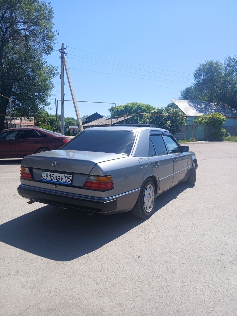 Продам мерседес 124 е230