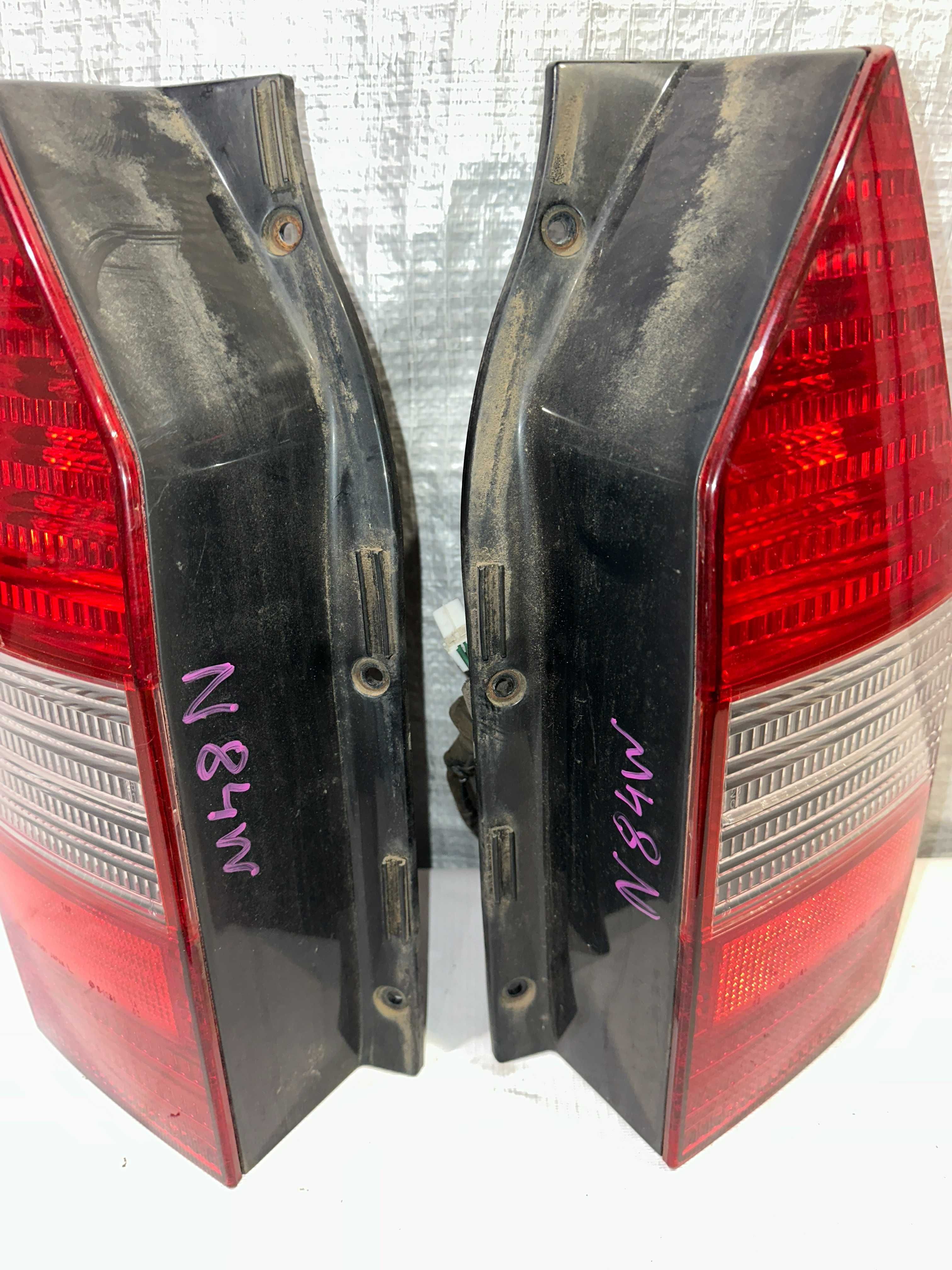 Задние фонари фонарь Mitsubishi Chariot Grandis N84W, оригинал