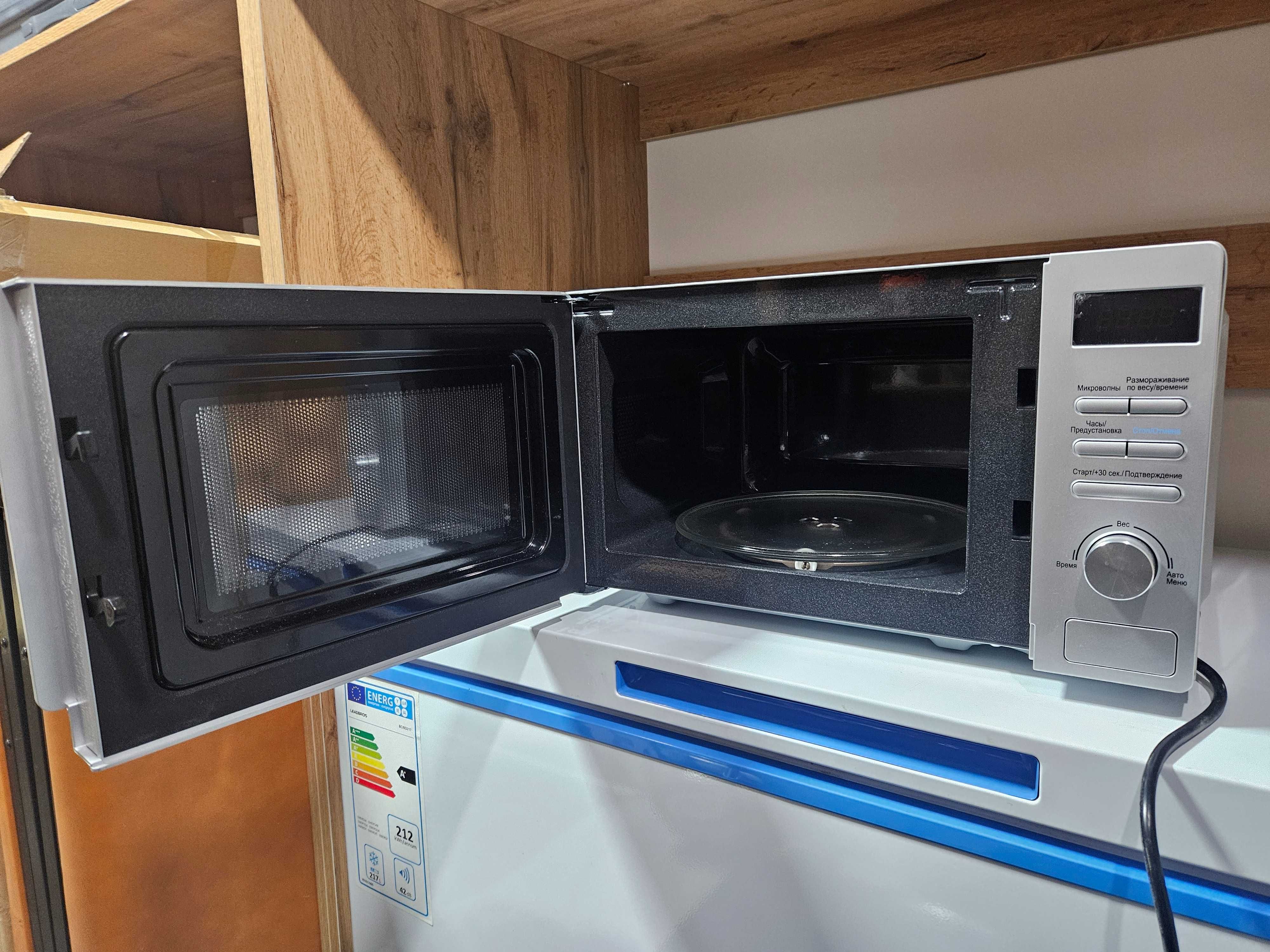 Продам Микроволновая печь Midea AM-720C4E-S, серебристый цвет.