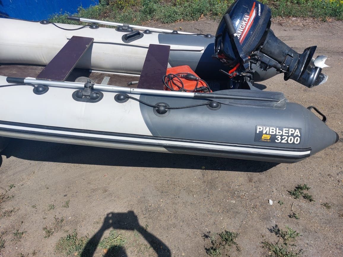 Продам лодку с мотором