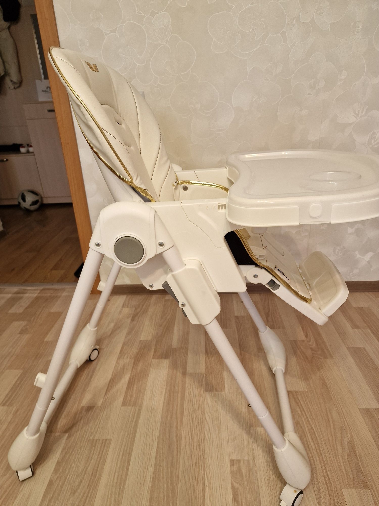 Продам стульчик для кормления
