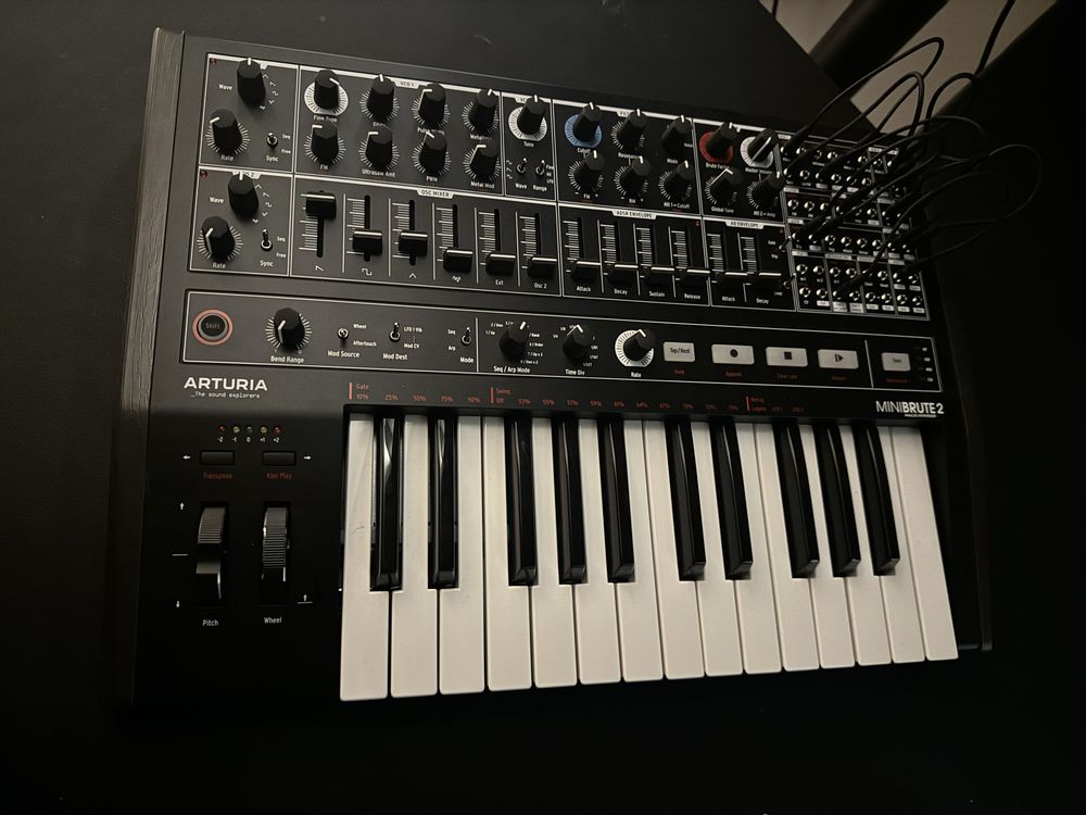 Arturia mini brute 2
