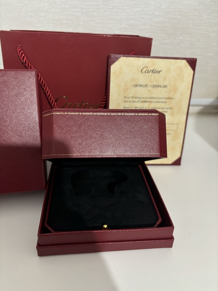 Коробка Cartier с документом