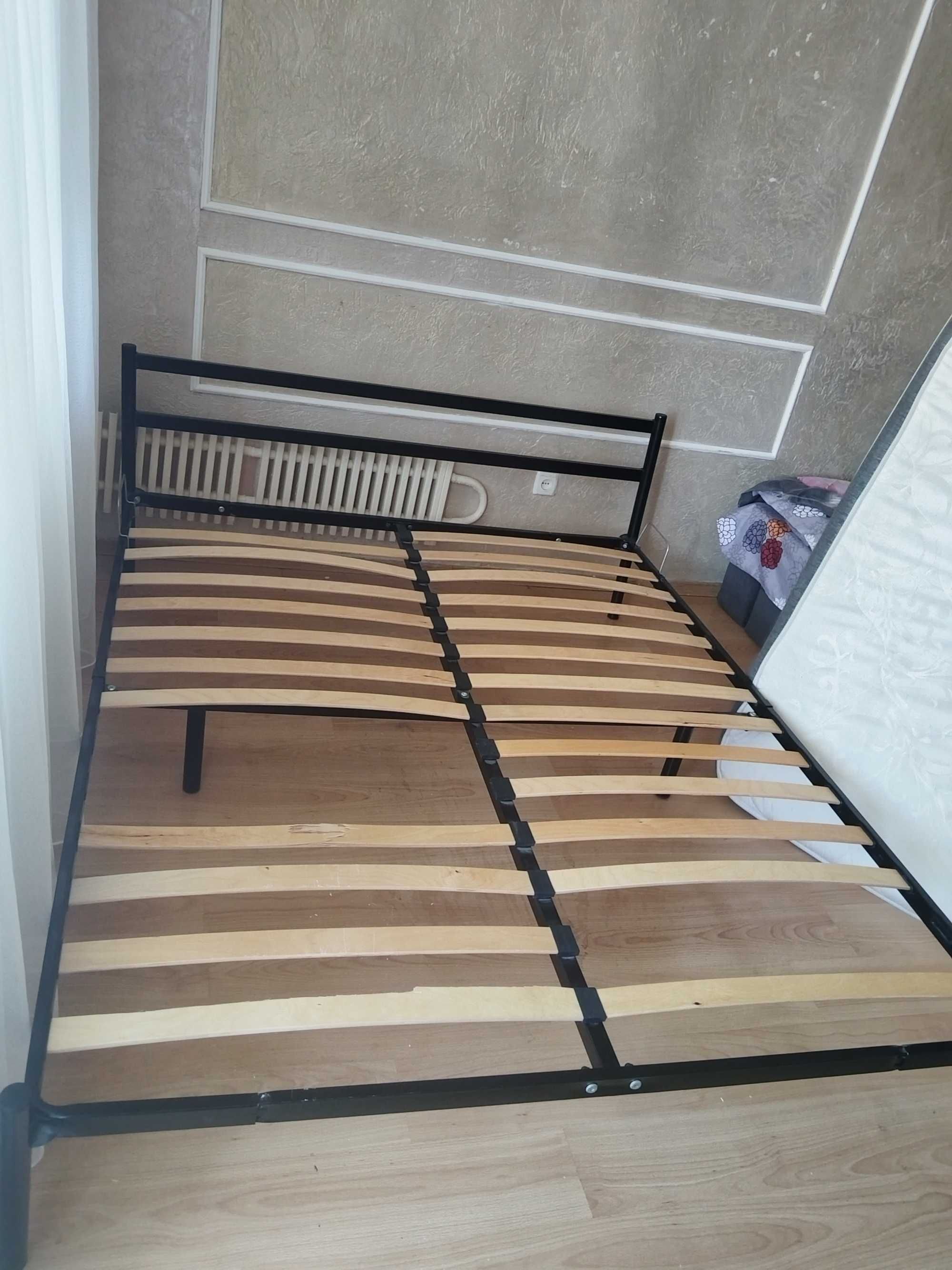 Двухспальная кровать
