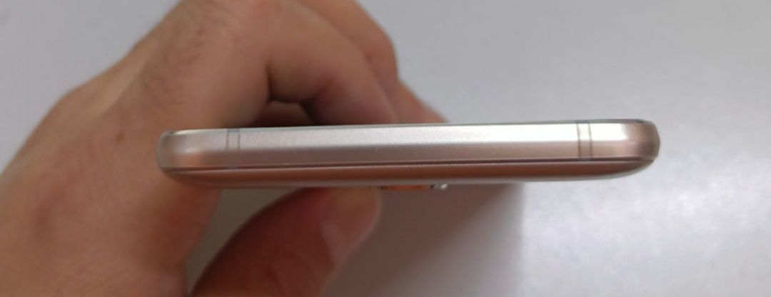 Продам смартфон Samsung Galaxy J5 2016 SM-J510FN/DS