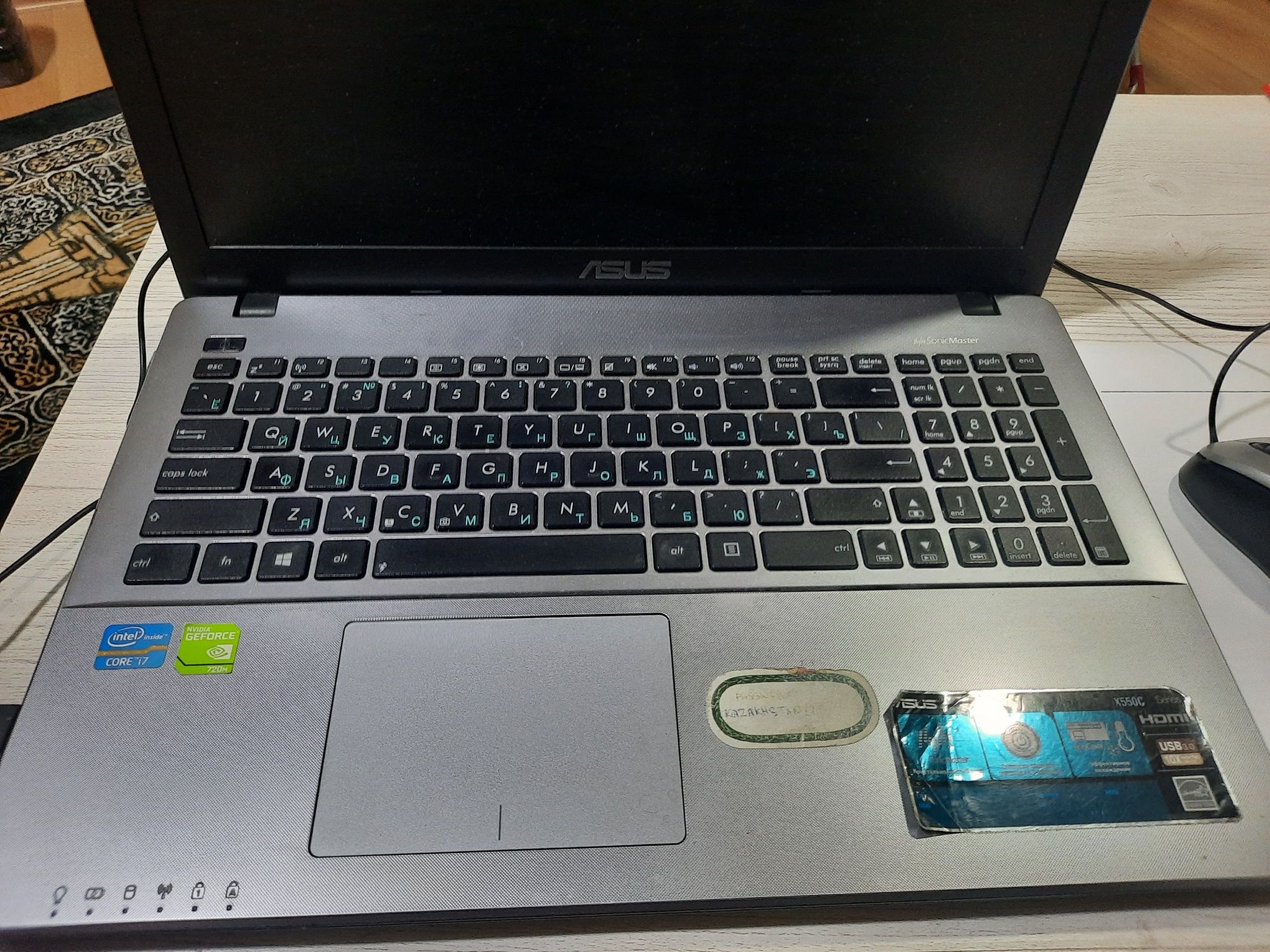 Ноутбук asus x550c