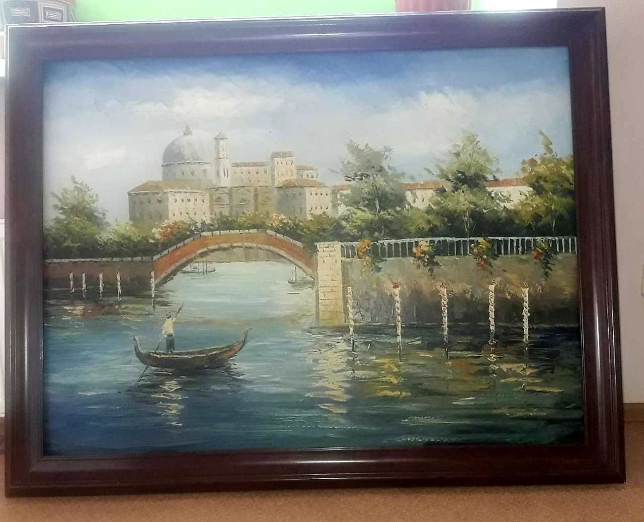 Фонтан декоративный, сундуки и картины, стулья, столы, посуда.