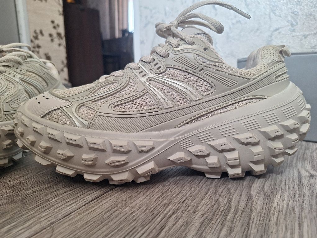 balenciaga defender