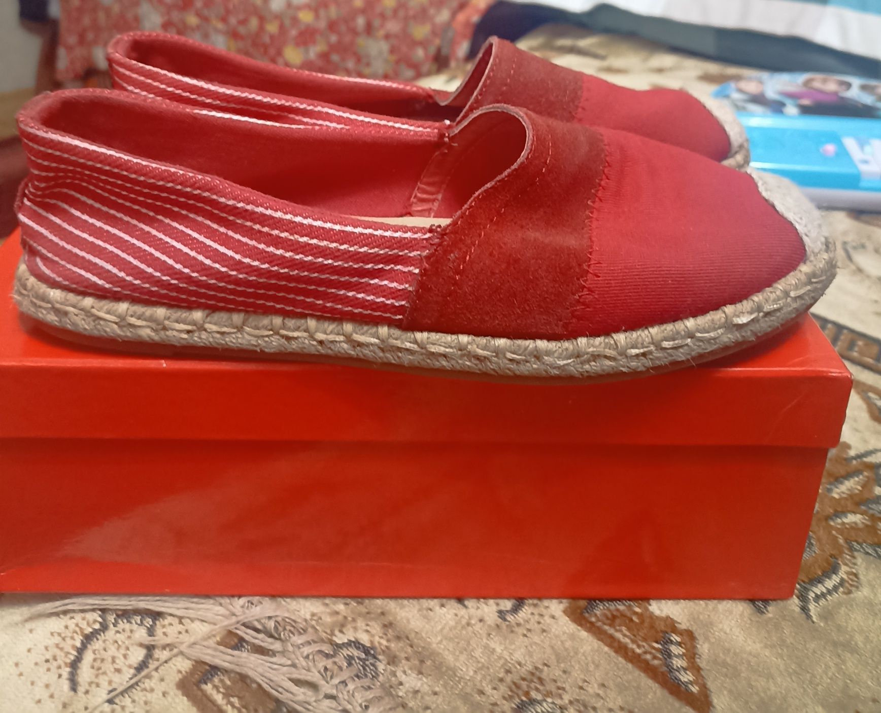Продам женскую обувь.