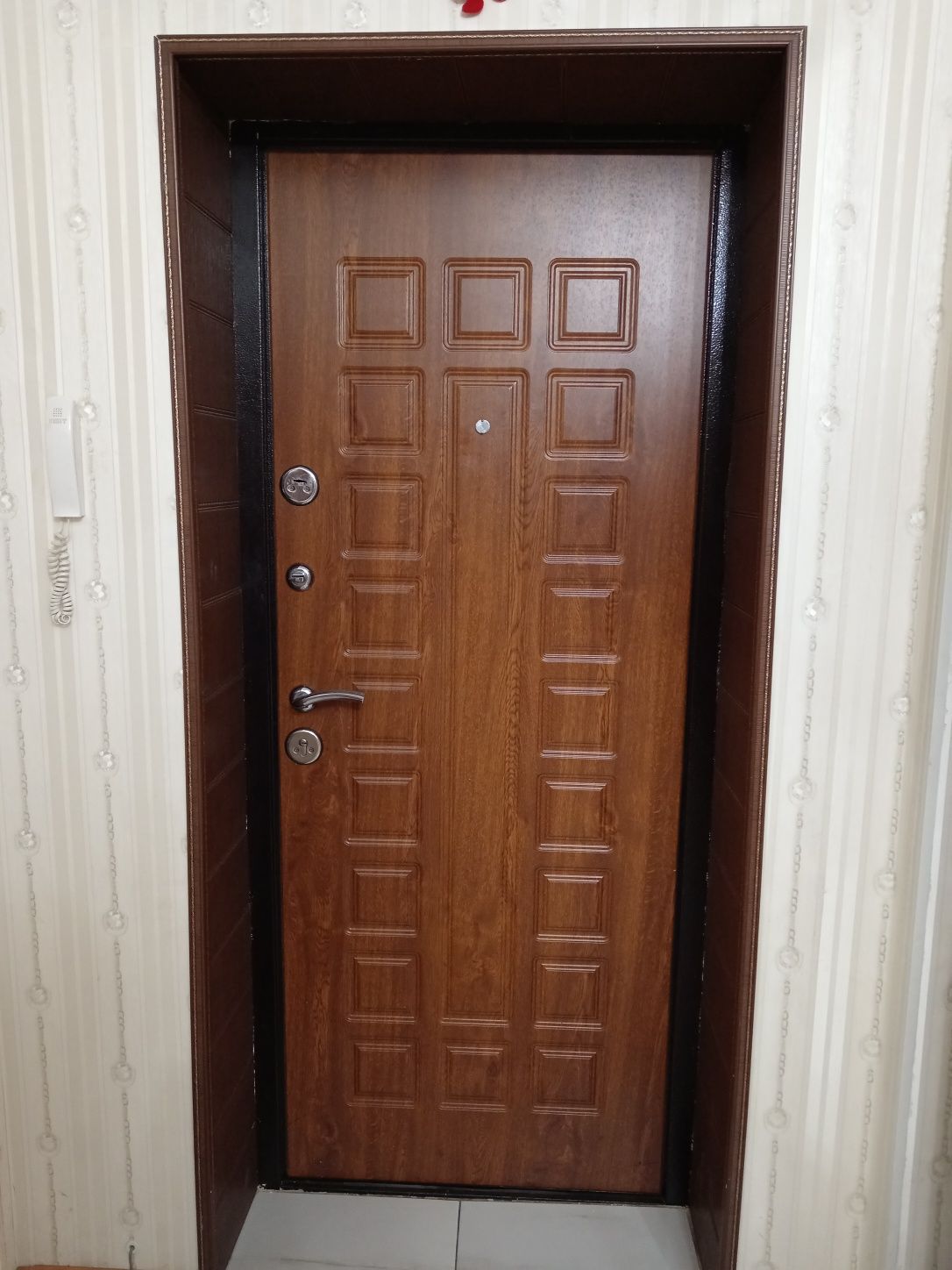 Продам входную дверь