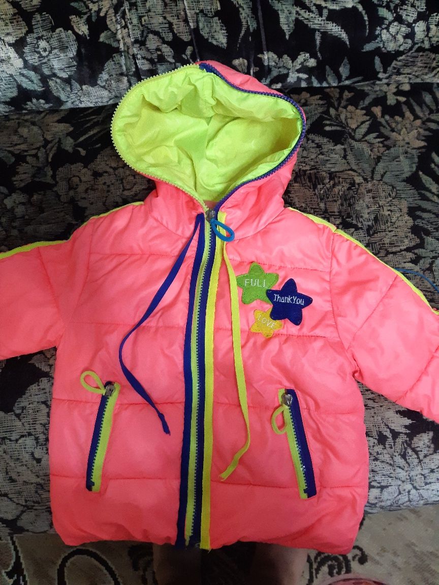 Продам курточку на девочку 4-5 лет