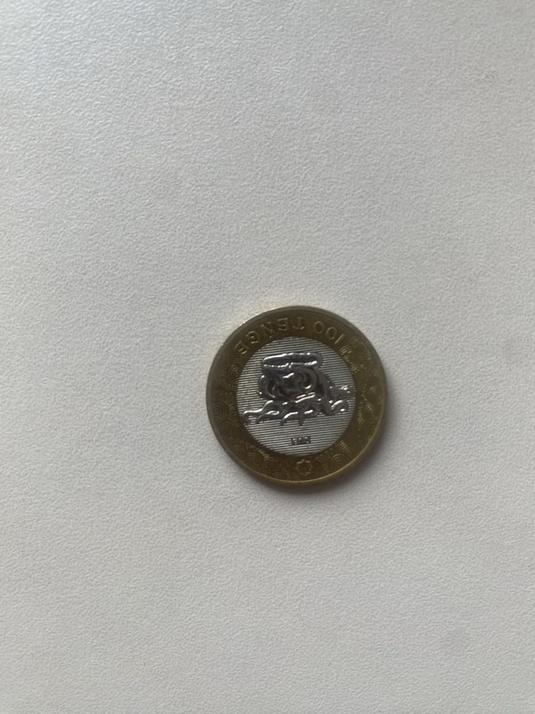 Продам монету 100