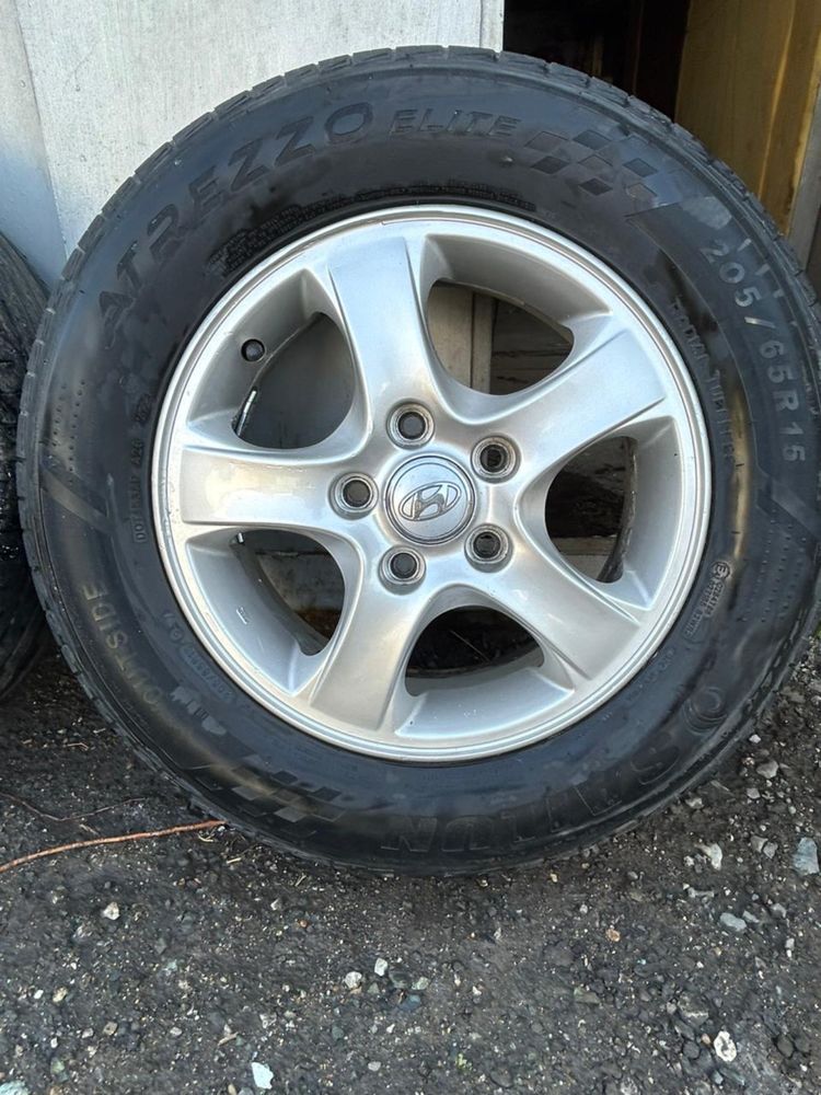 Продам оригинальные диски с резиной R-15