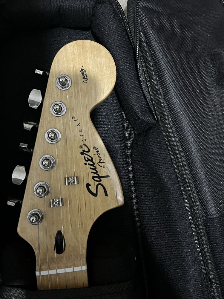 Гитара hello kitty by fender