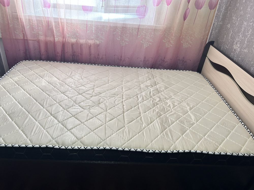 Продам кровать с матрасом