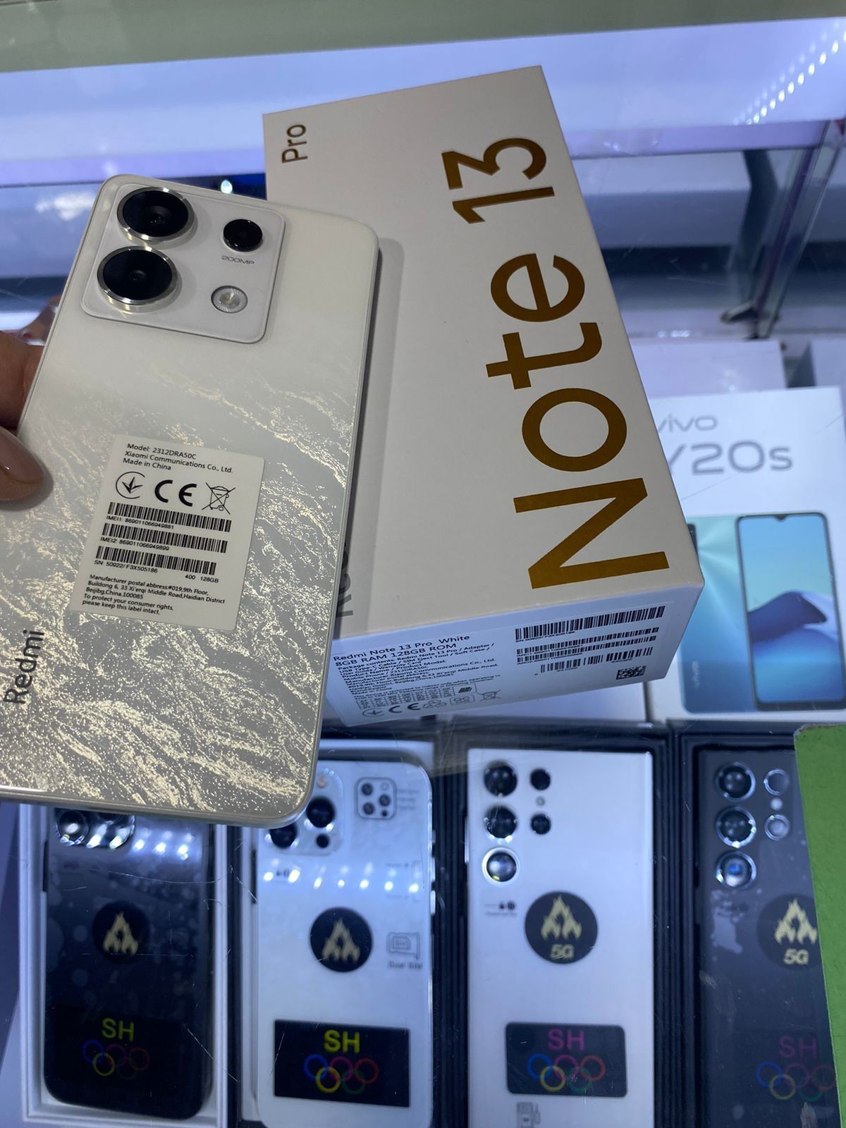 Продаем смартфоны iPhone 16 pro