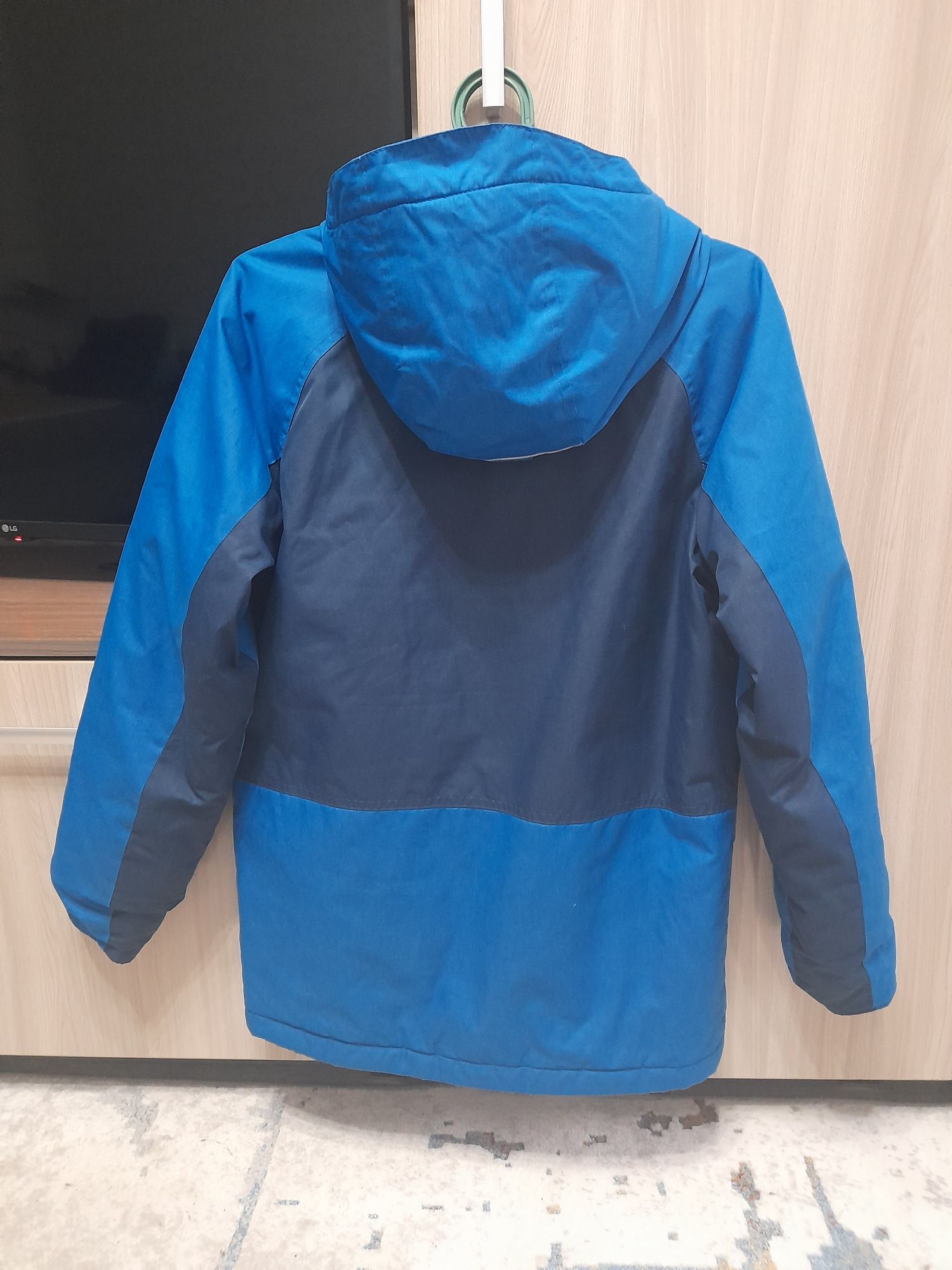 Продам  куртку Columbia