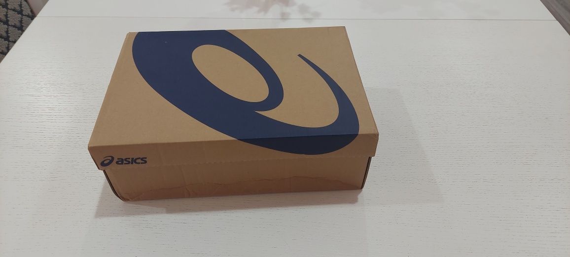 Продаю кроссовки ASICS METARISE