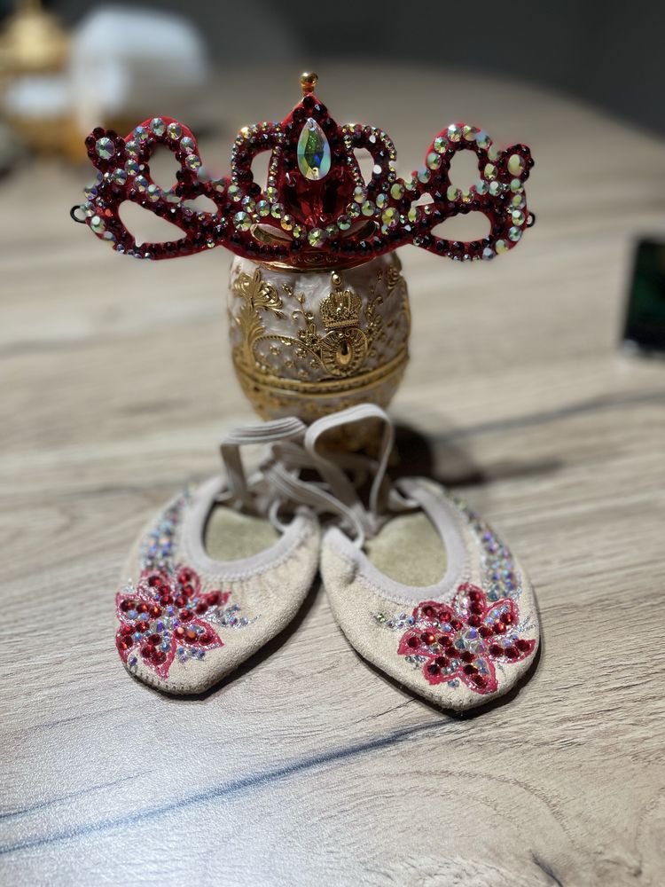 Коронка и чешки (полупальцы) ручной работы
