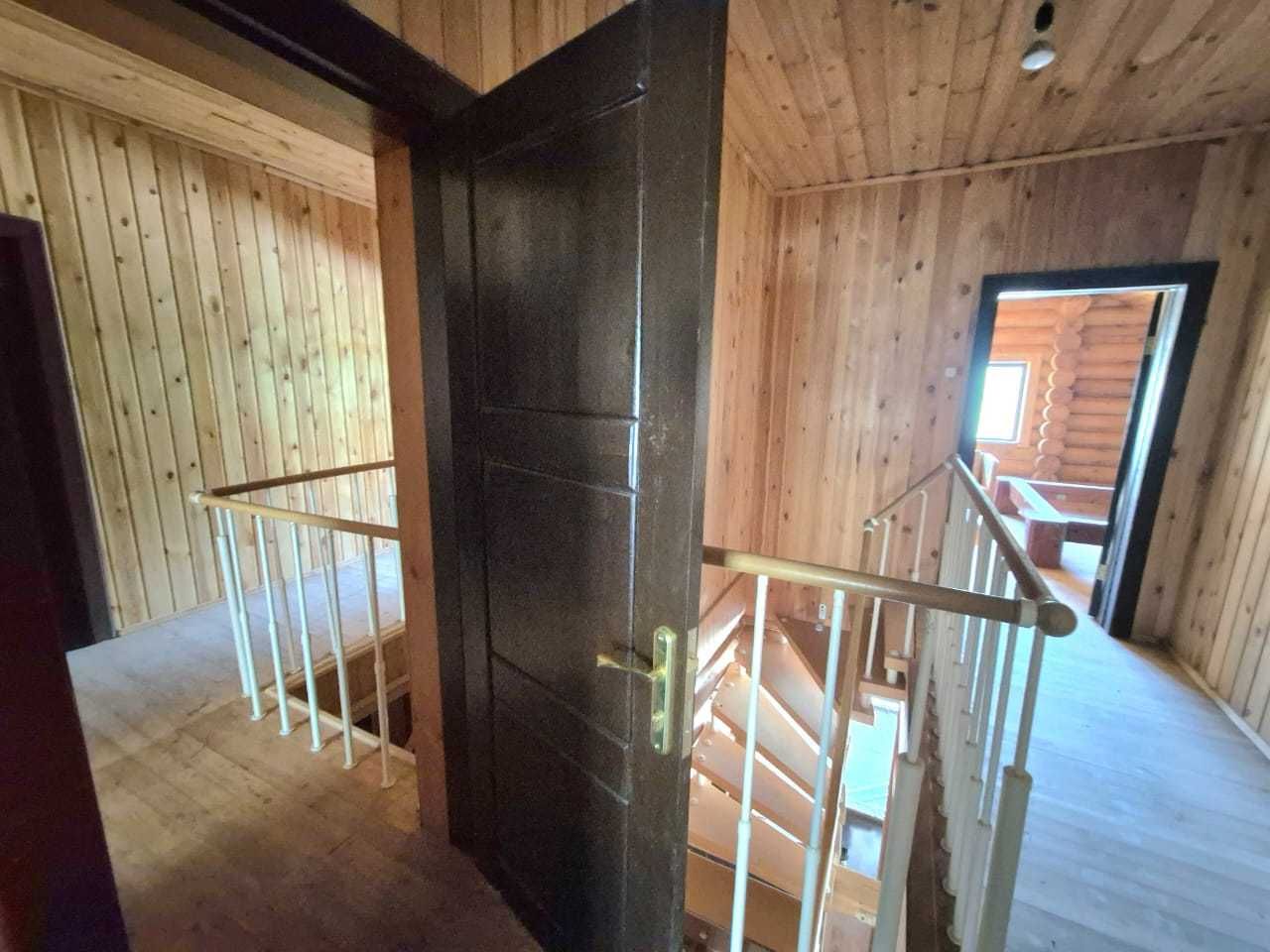 Продам дом из сруба на 2 хозяина, 2 этажа.