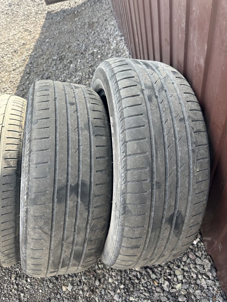 Продам резину 215/55/17