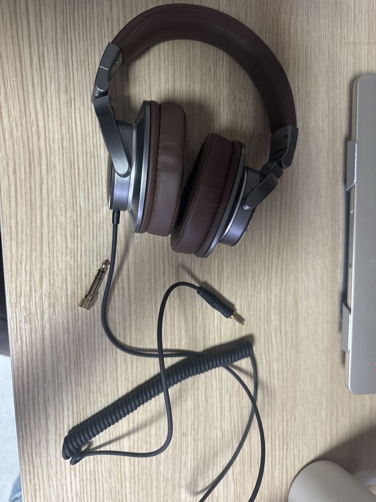 Нашники behringer 470