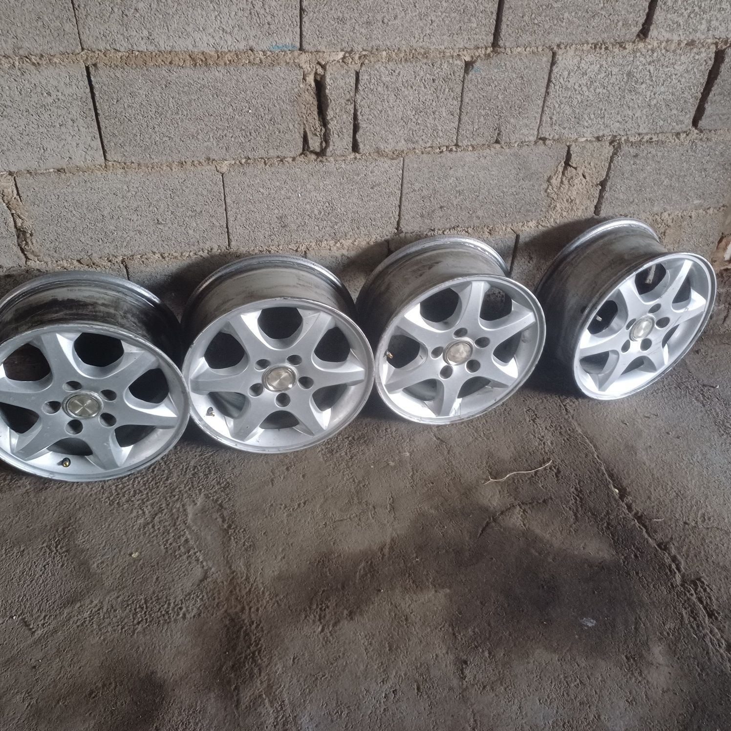 Комплект дисков R15. Toyota