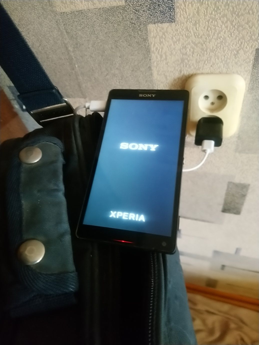 Продам телефон Sony Xperia ZL  C6503