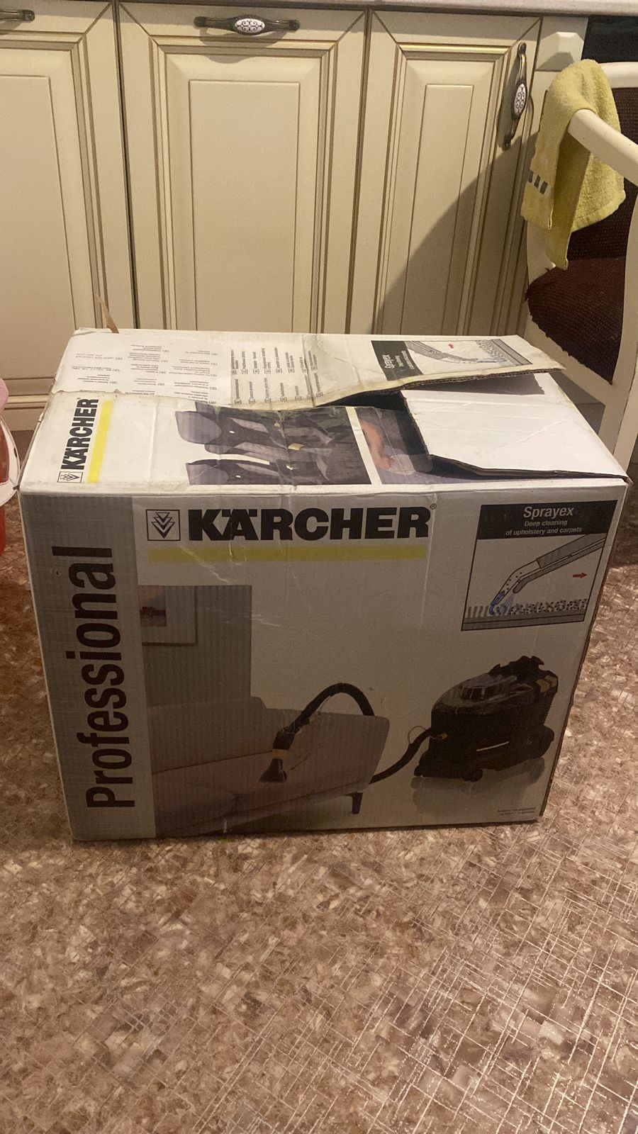 Продам профессиональное моющий пылесос KARCHER PUZZI  8/1