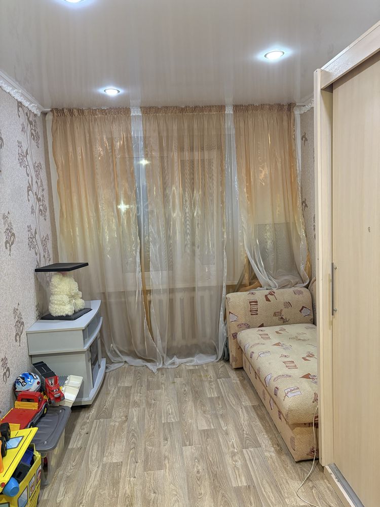 Продам 3-х комнатную квартиру в 16 мкр.
