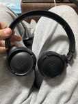 Продам наушники JBL
