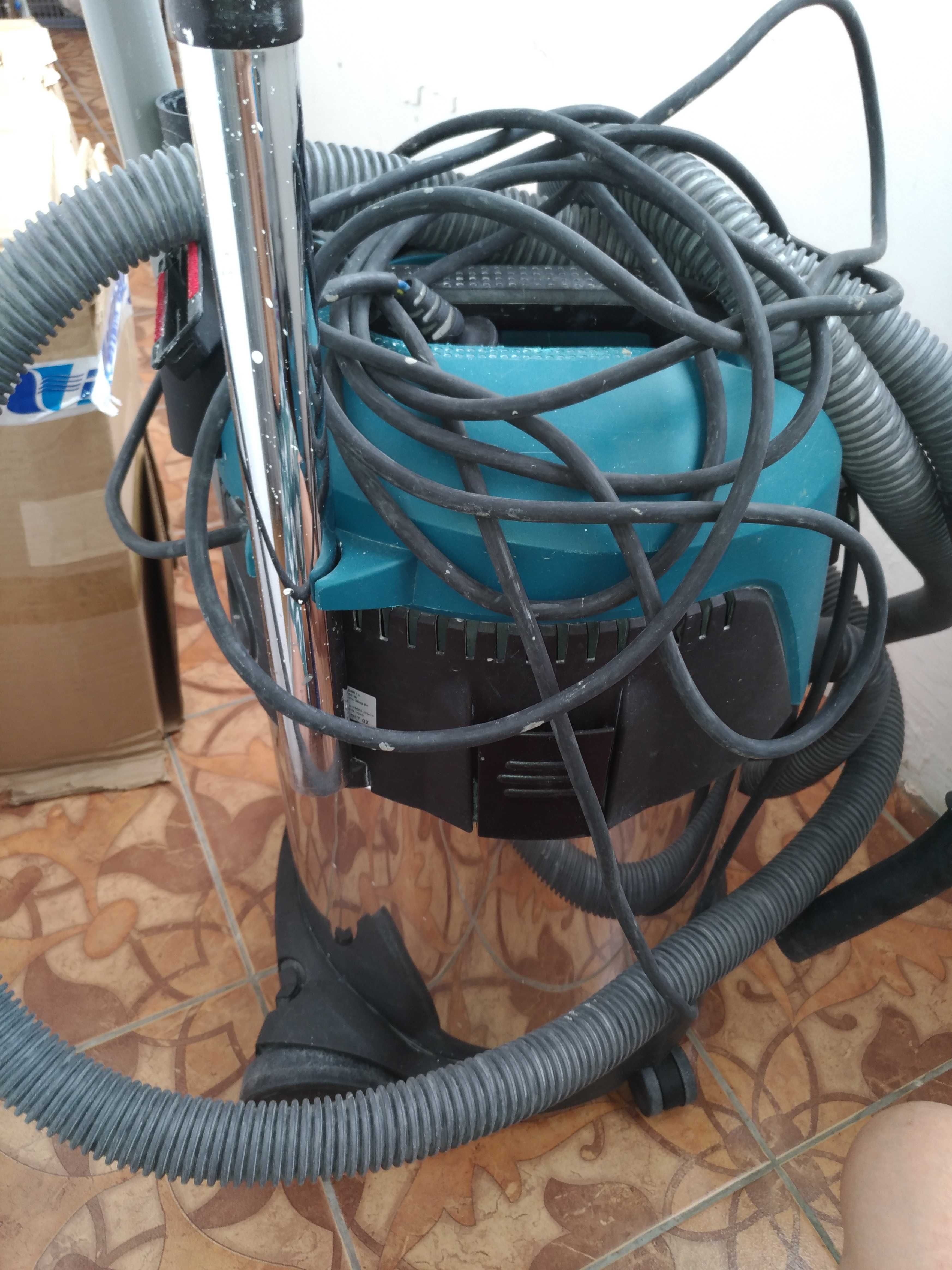 Строительный пылесос Makita VC3011L