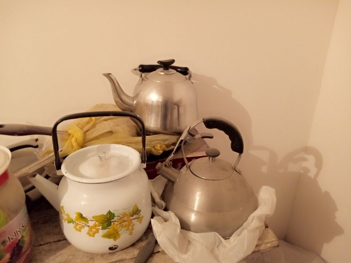 Посуда, мясорубка, чайники, тарелки, пиялки