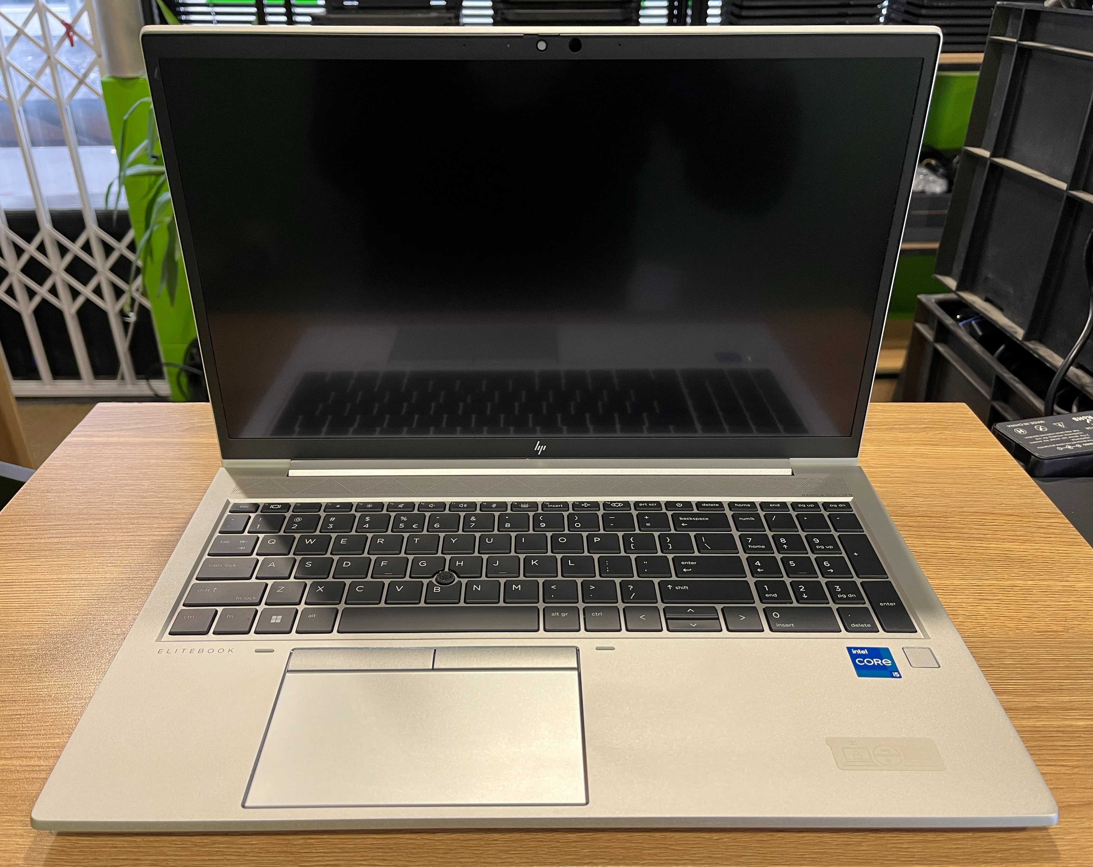 HP Elitebook 840 G8. Core i5-1135G7 1.2/4.2 GHz. 8/256 GB