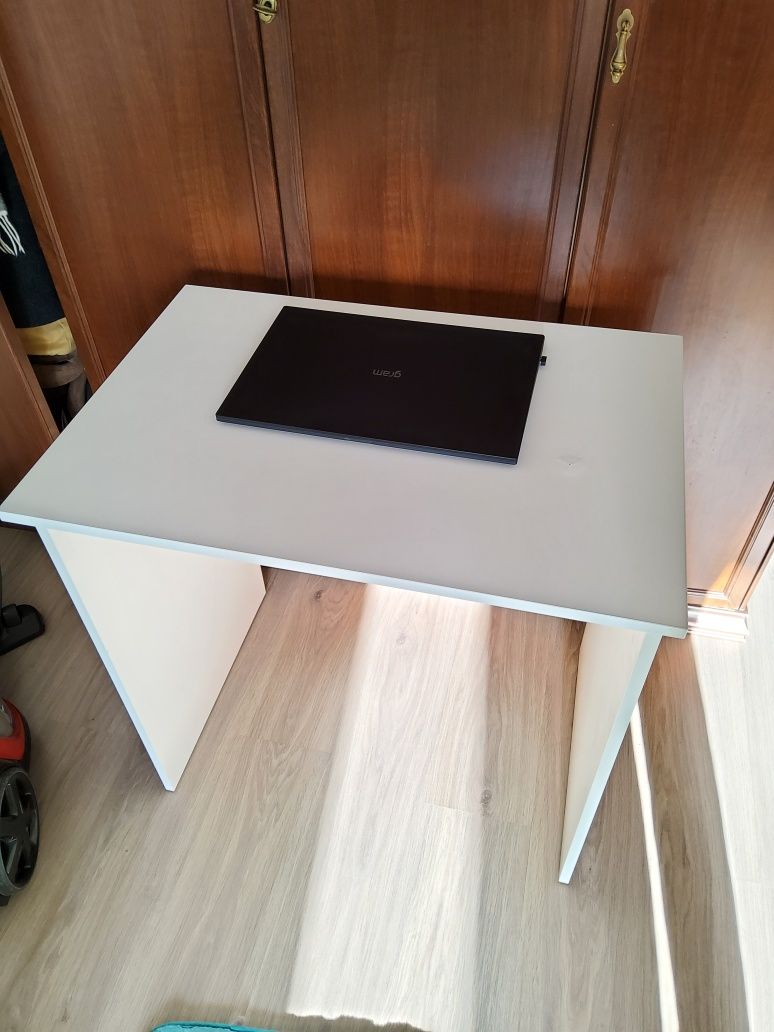Письменный стол для компьютера Икея Икеа школьная парта Ikea для учебы