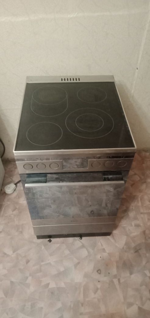 Продам стеклокерамическую электро плиту HANSA
