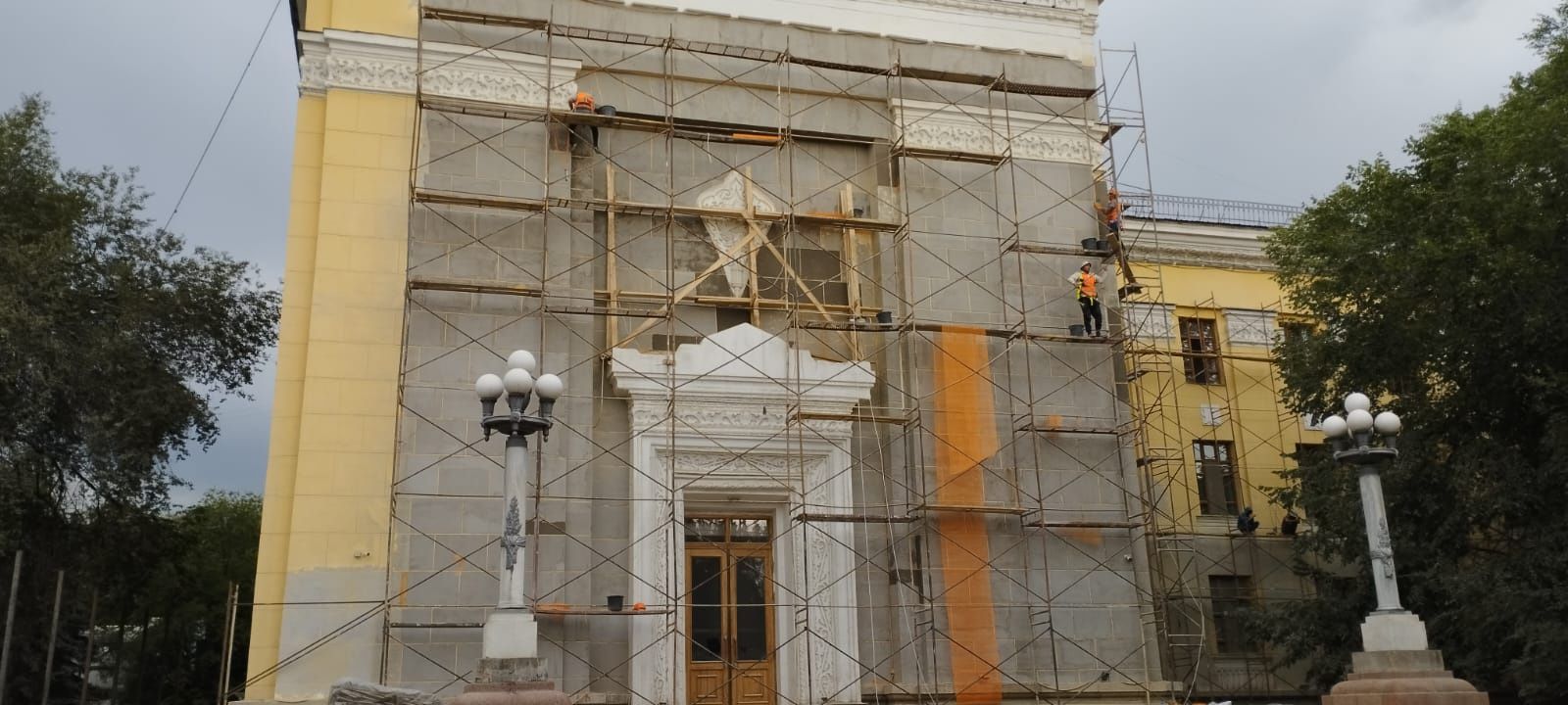 Аренда леса / Строительные леса с доставкой