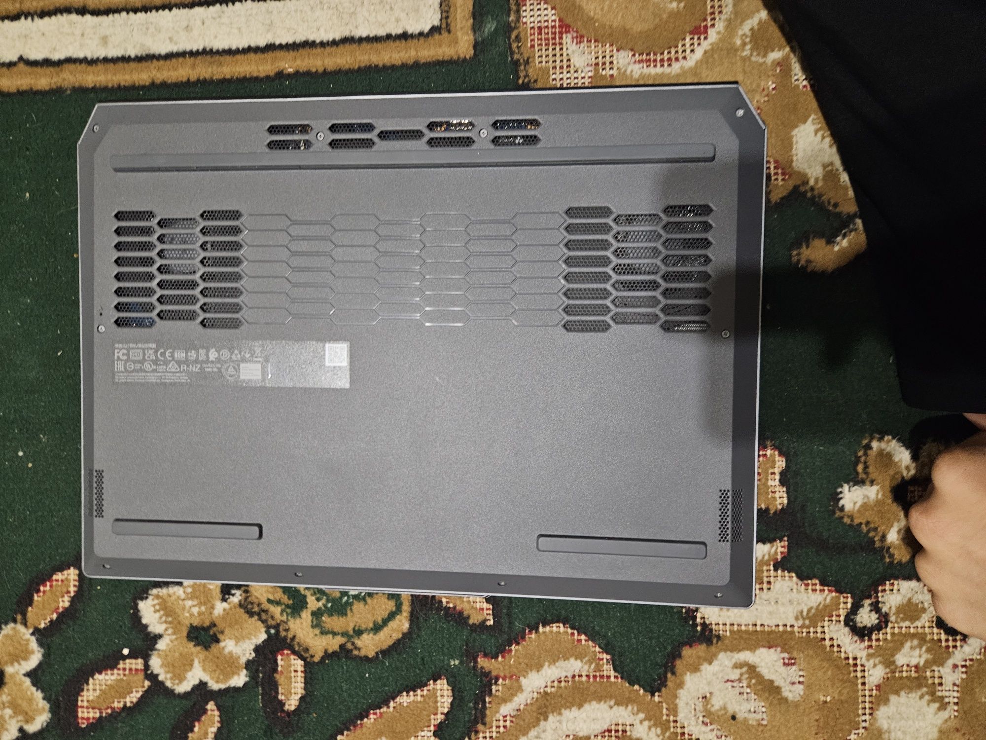 Lenovo LOQ 15IAX9