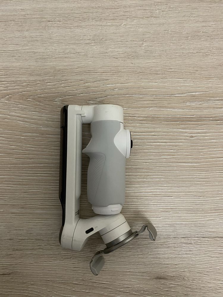 Продам стабилизатор Insta360 Flow