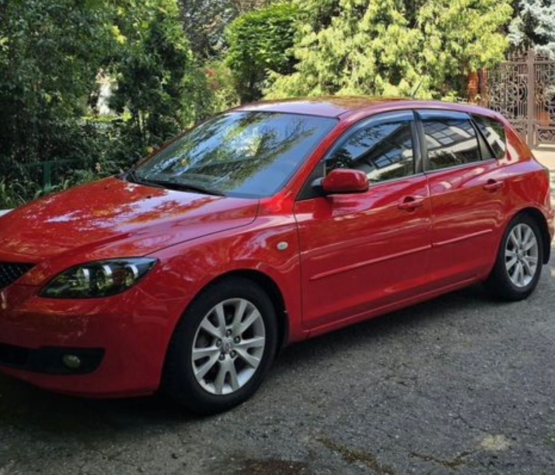 Mazda три в отличном состоянии