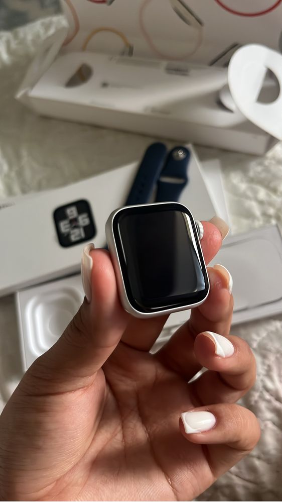 apple watch SE (gen2) 40mm серебристый