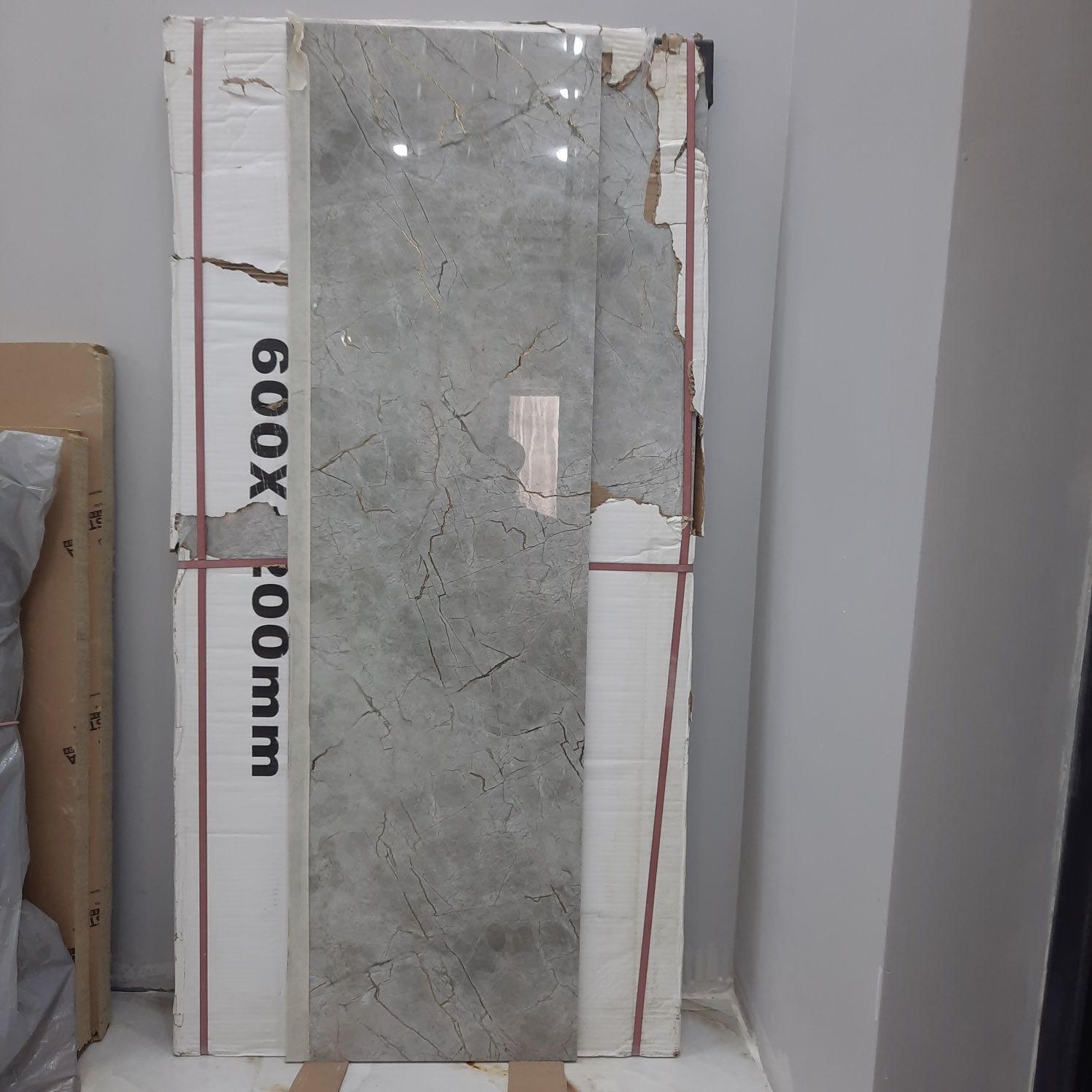 Керамические плиты разм. 600/1200мм. Новые 4 штуки.