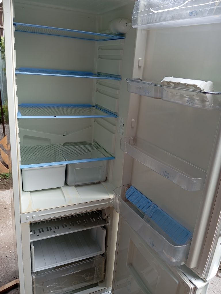 Продам холодильник Индезит