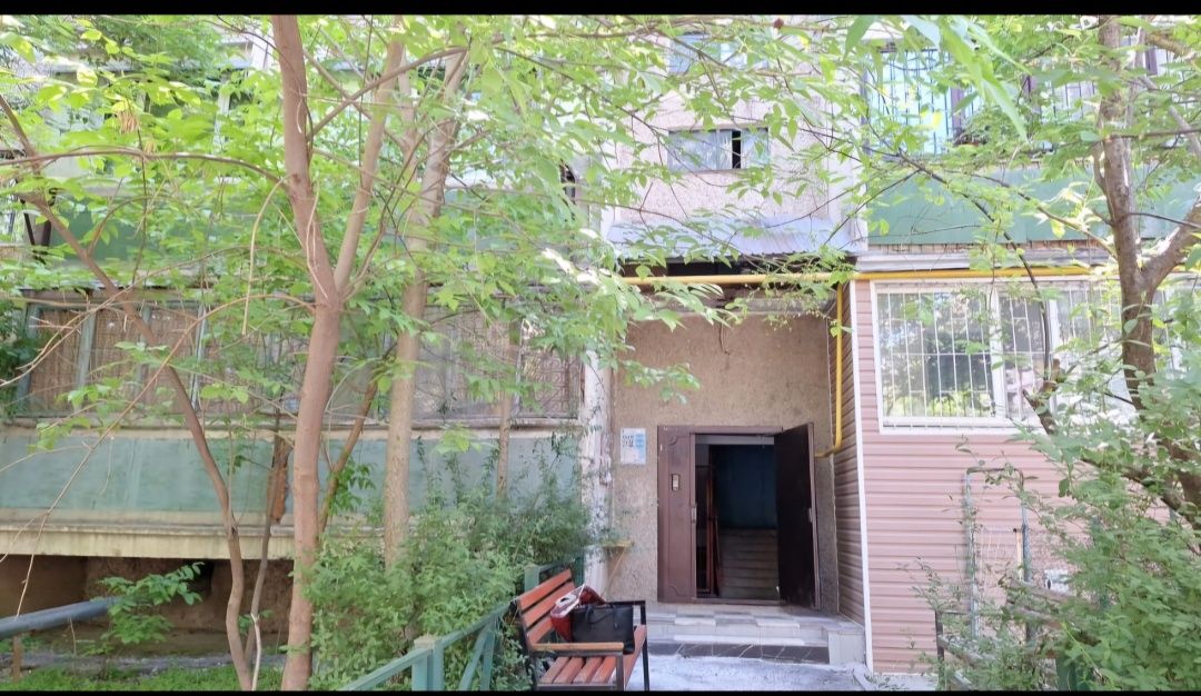 2 комн. квартира, 2 этаж 17 мкр. Срочно