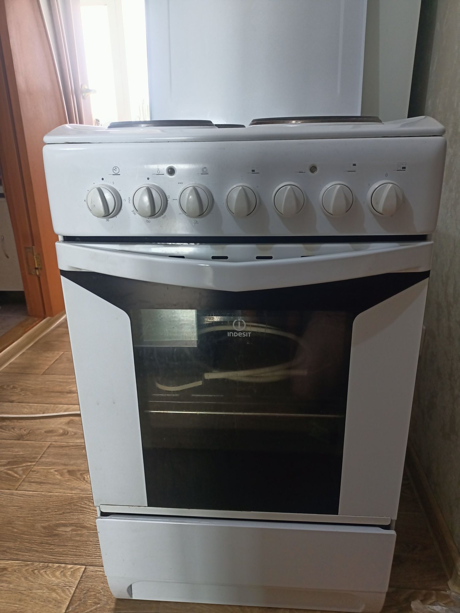 Продам плиту электрическую
