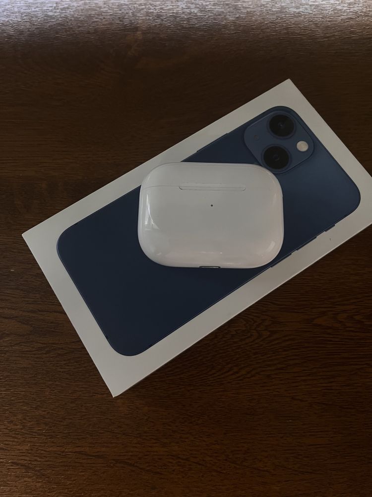 Airpods кейс